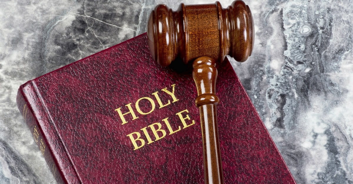 42618 HolyBible law court ThinkstockPhotos 614745800.1200w.tn